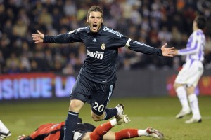 世界杯2026-伦纳德完美发挥，火箭连续得分压制雄鹿，一场战术与意志的双重胜利