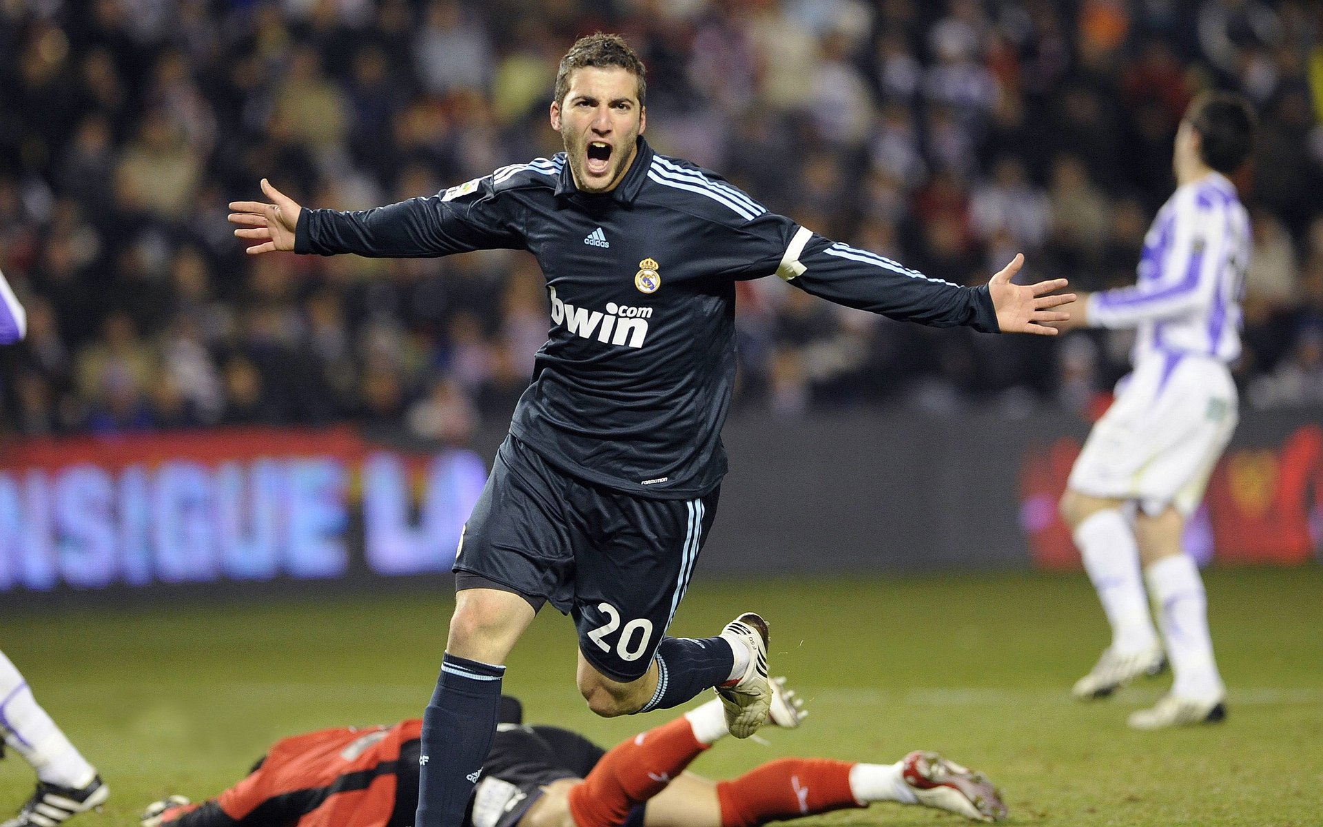 孔德铁幕下的逆转，当西班牙用防守掀翻波兰，我们看到了篮球的另一种美学